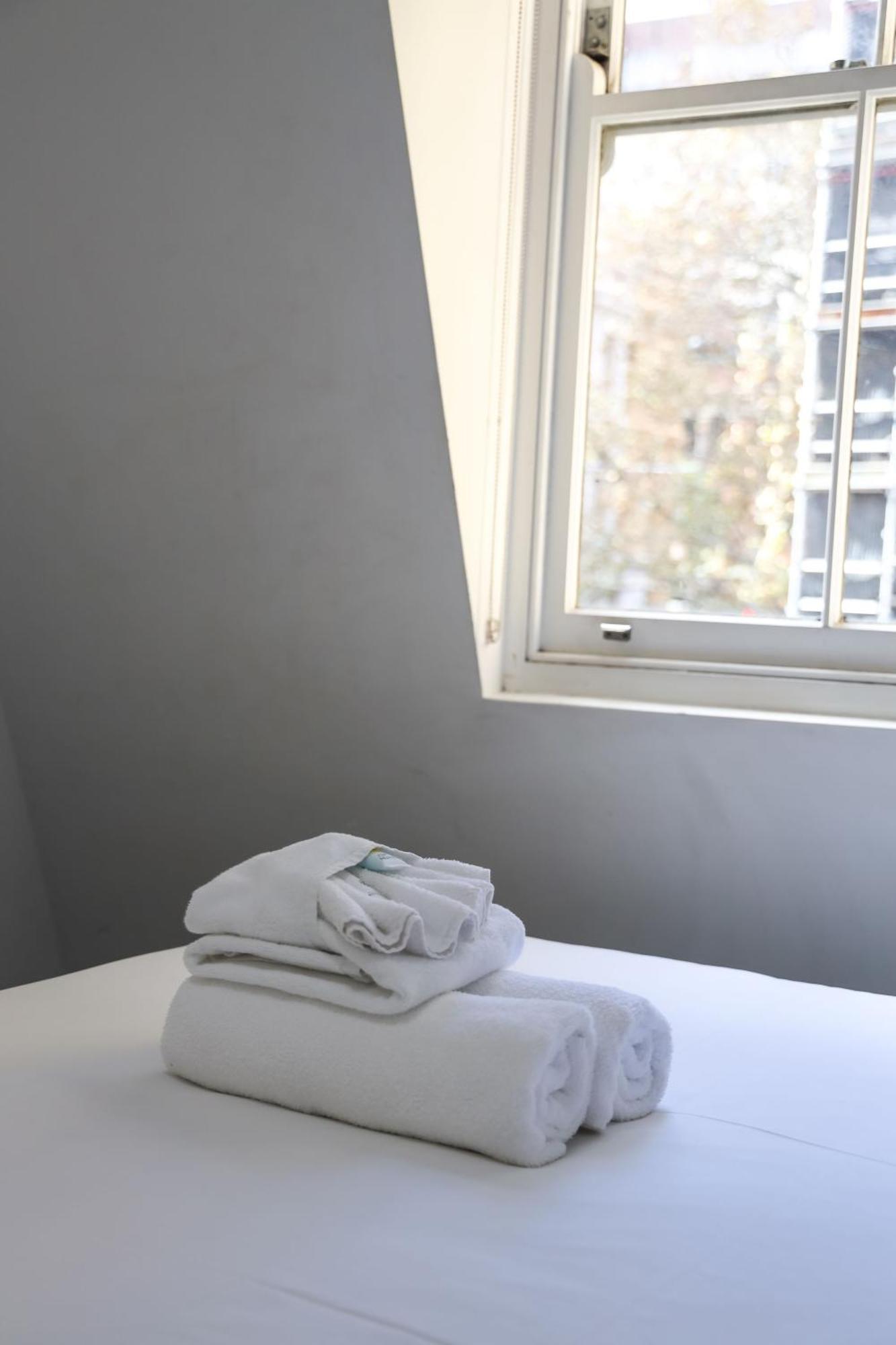 Nomads Hostel *