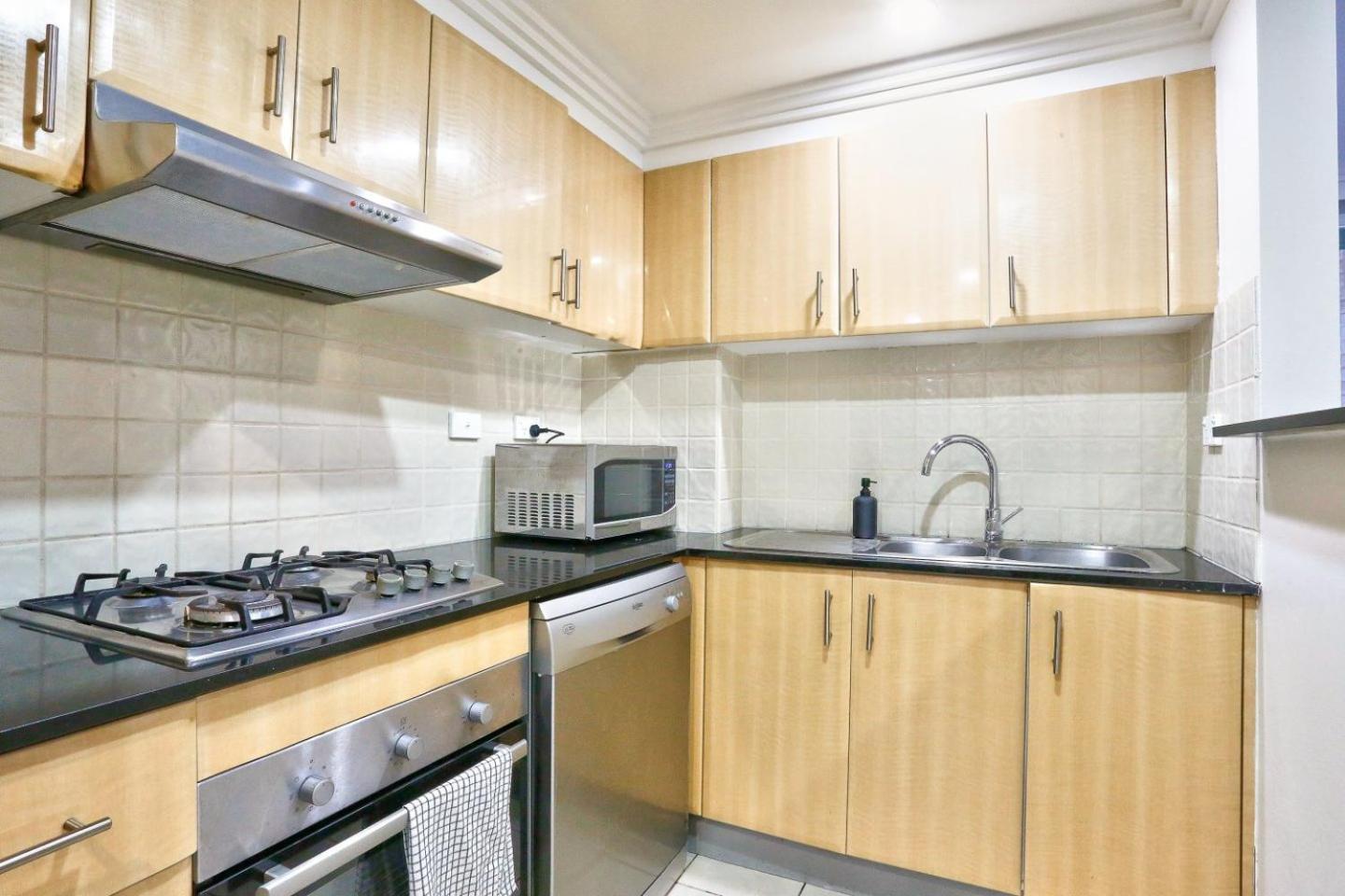 Stylish 2 Bedroom Haymarket Apartment *