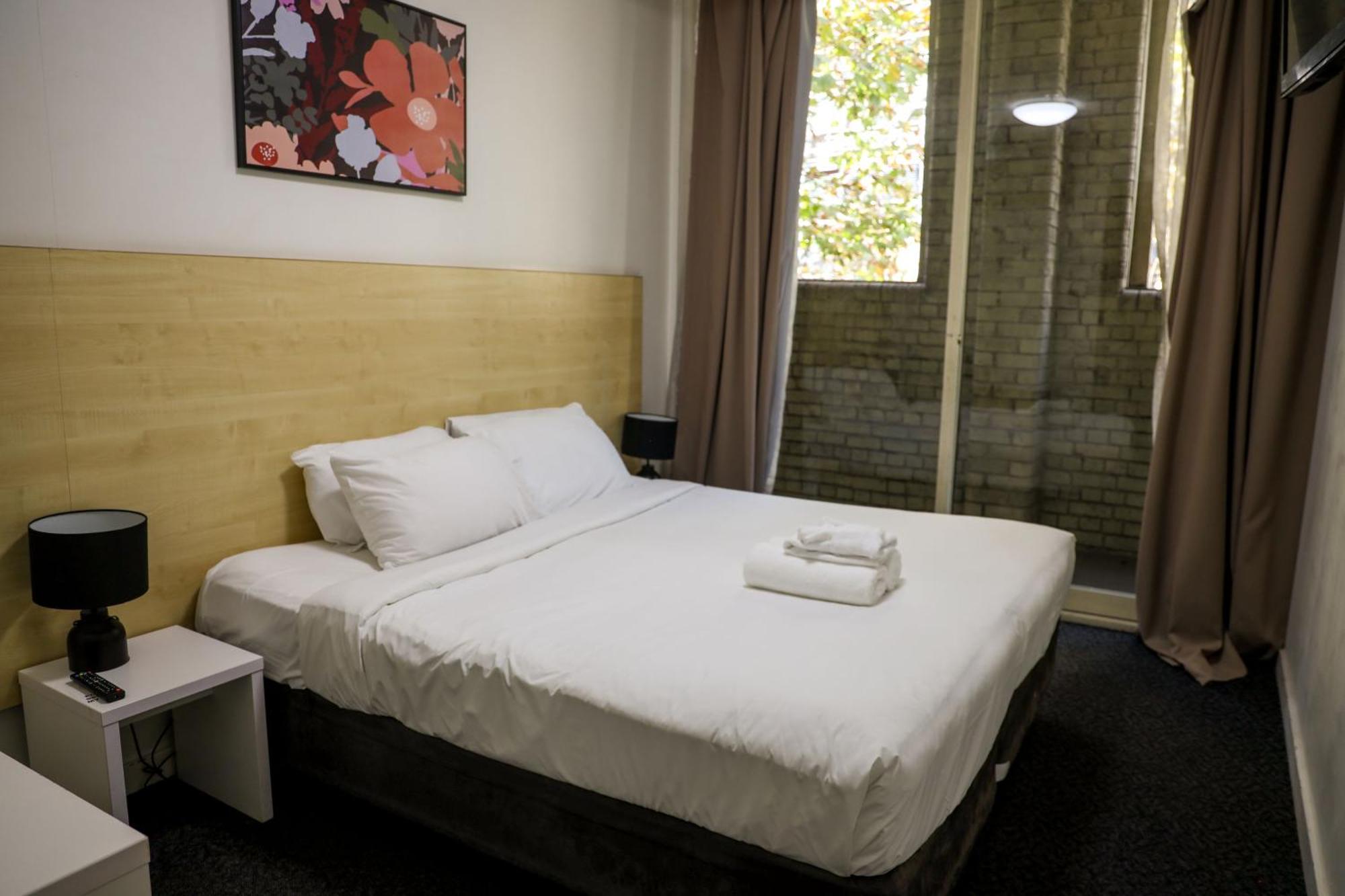 Nomads Hostel *
