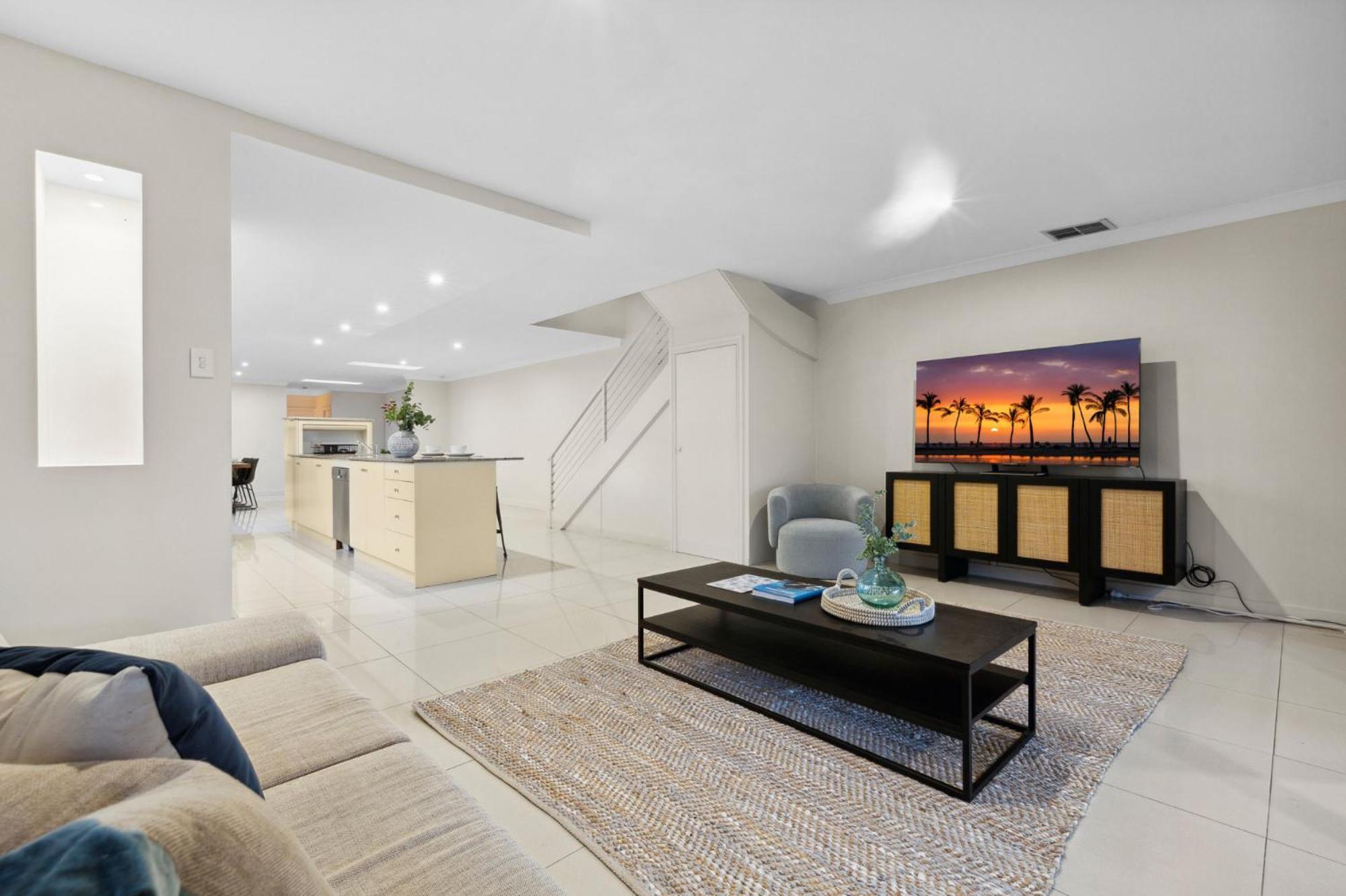 Holiday home Modern 3-bed With Pool & Water Views By Sydney