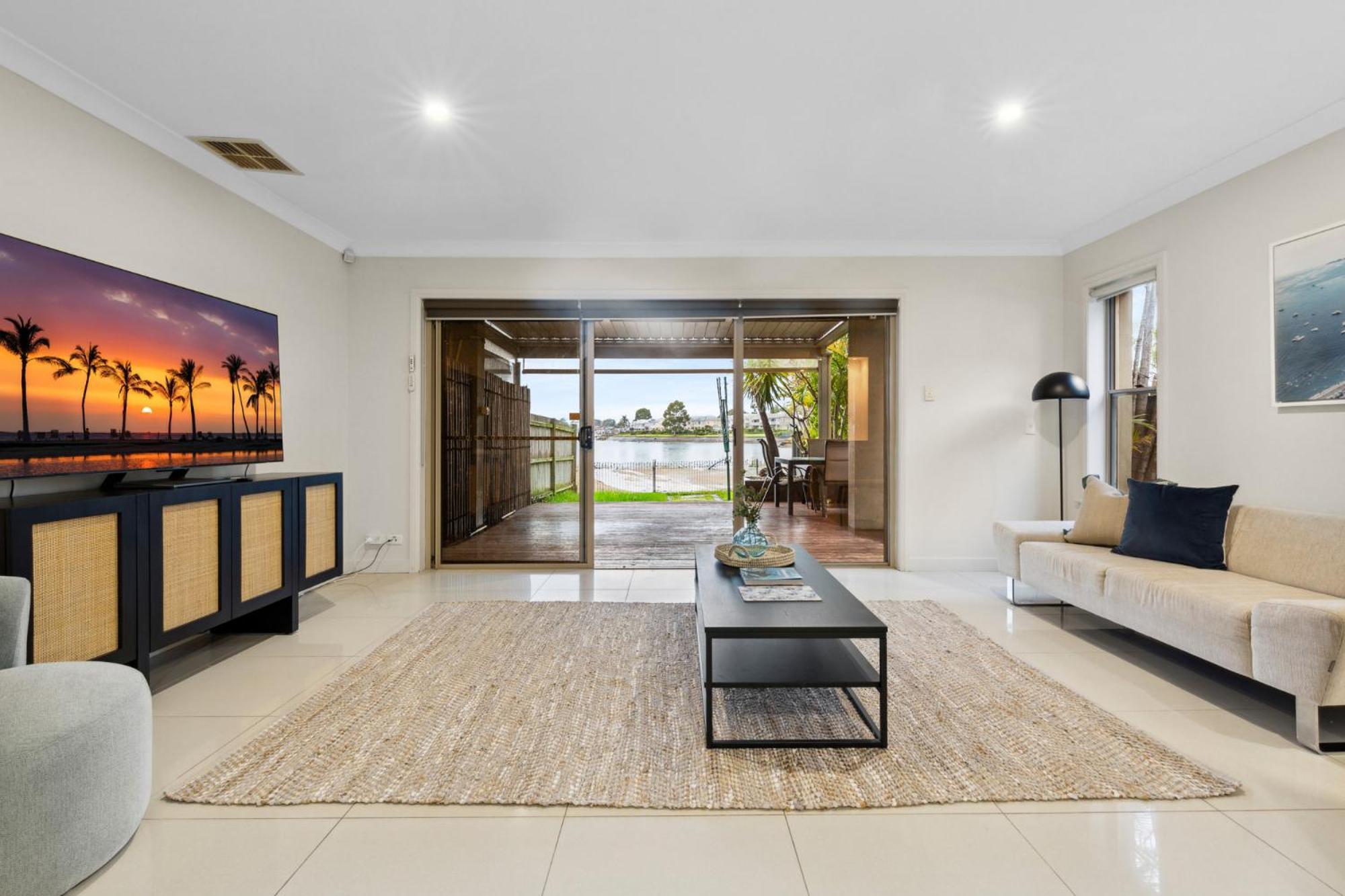 Modern 3-bed With Pool & Water Views By Holiday home