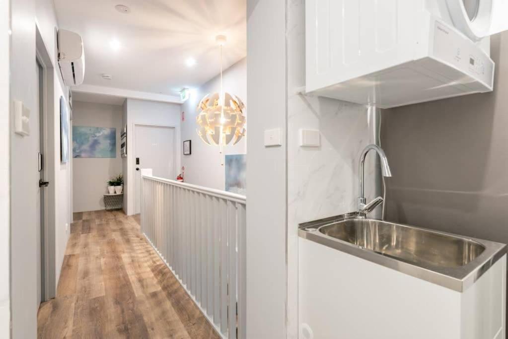 Guest house Comfy Triple - Ac - Centrally Located Of Sydnear- Station Town Hall Icc Darling Harbour Uts Usyd - Shared Bathroom *