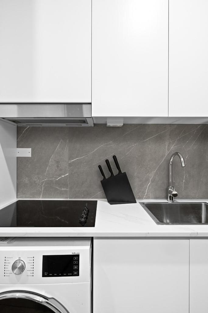 Modern Double - Ac - Seconds To Cbd - Near Uts& Usyd& Darling Harbour& Icc&high Rated Restaurants - Shared Bathroom Guest house