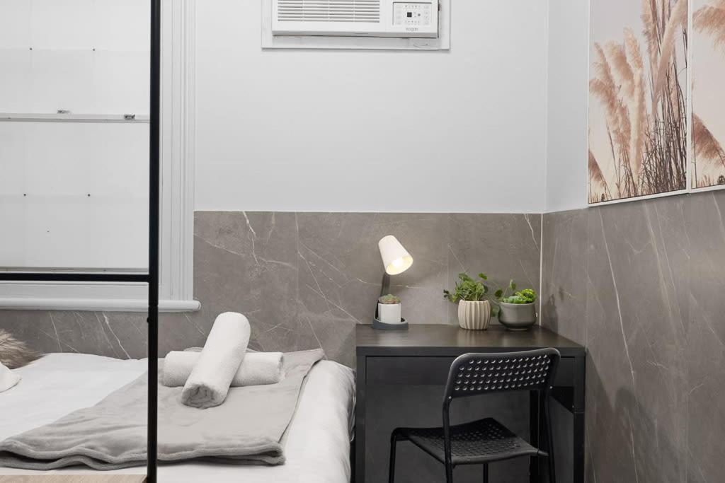 Guest house Modern Double - Ac - Seconds To Cbd - Near Uts& Usyd& Darling Harbour& Icc&high Rated Restaurants - Shared Bathroom