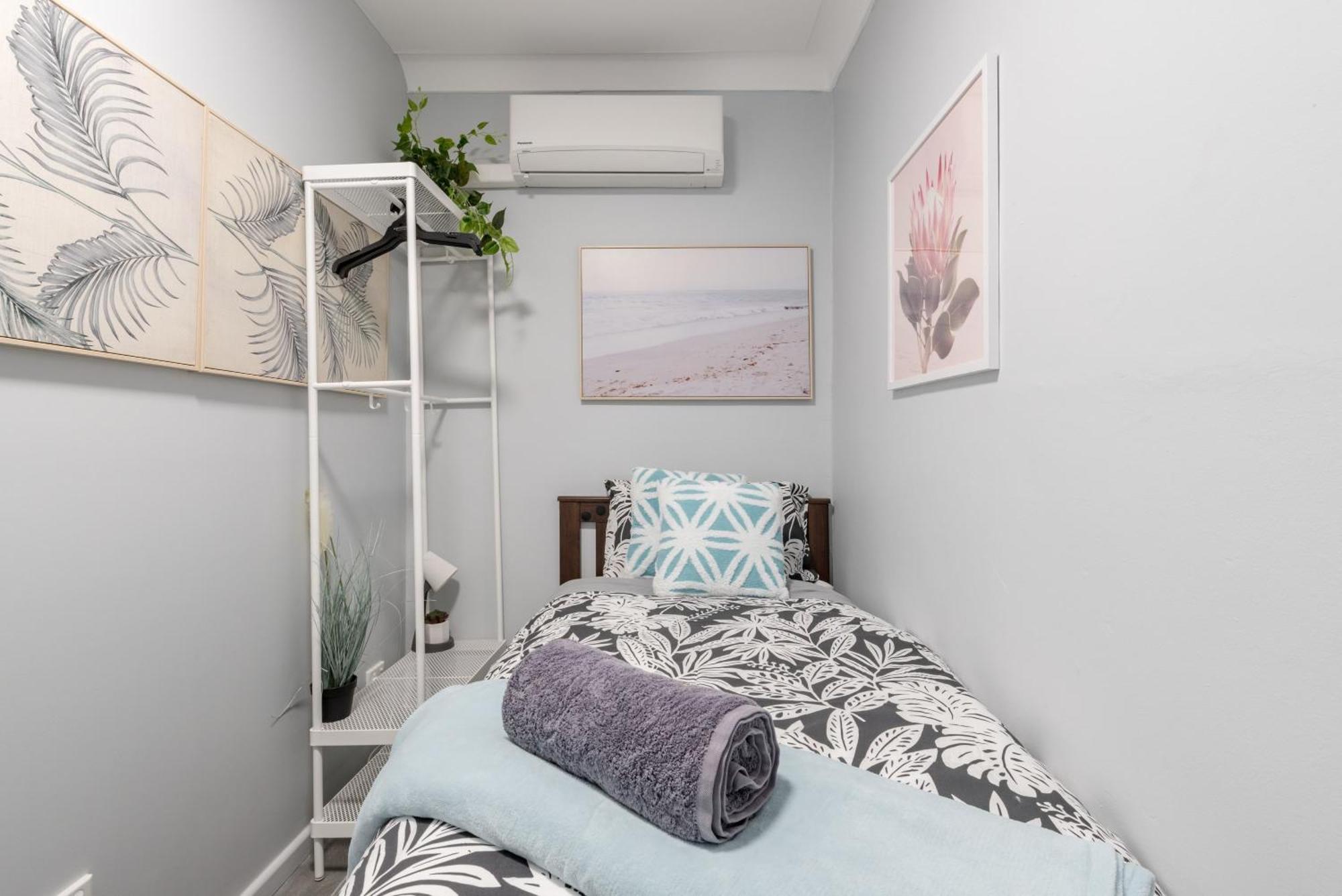 Chic Single - Ac - Next To Station - Nearby Cbd Usyd Uts Viewed Bistros - Shared Bathroom Guest house Sydney