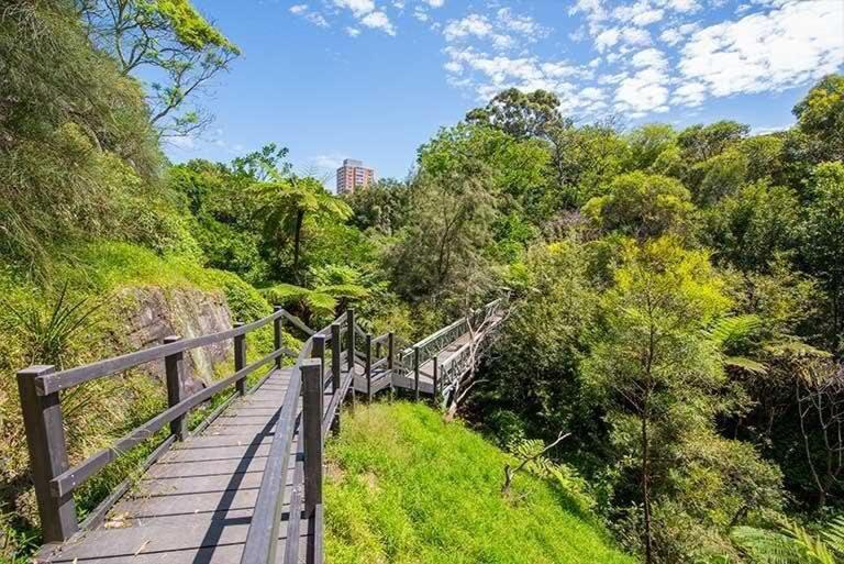 Modern - Free Parking - Near Shop&unsw&station Apartment *