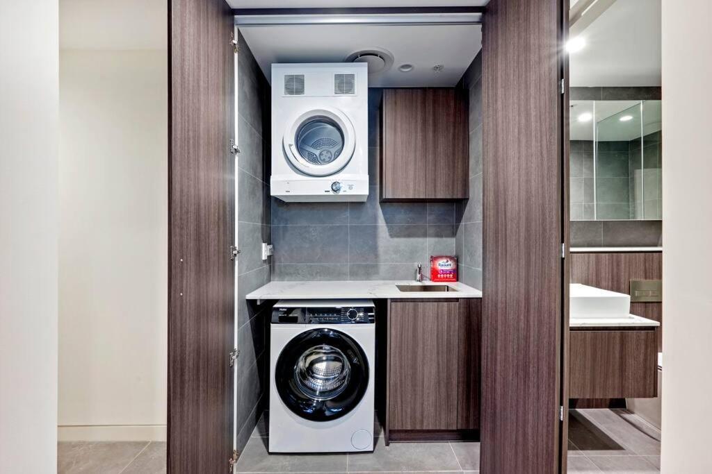 Comfy 1 Bedroom Homebush Apartment *