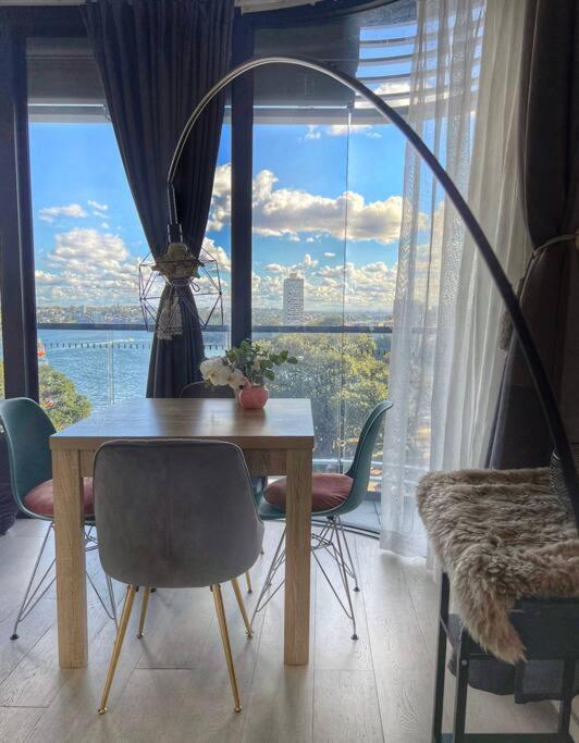 Apartment Kozyguru Milsons Point Amazing View 2 Bed