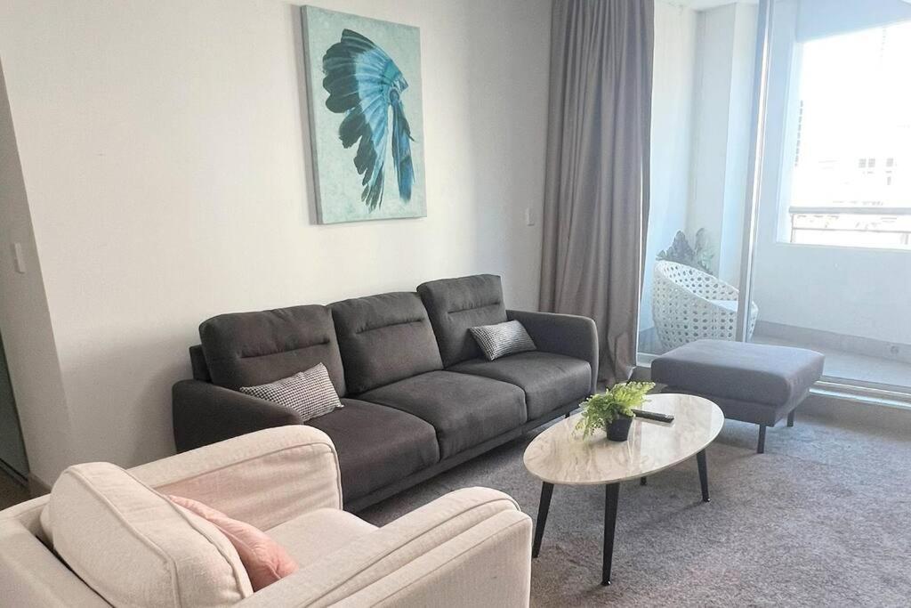 City 3 Bedrooms Apt - 1 Converted From Study *
