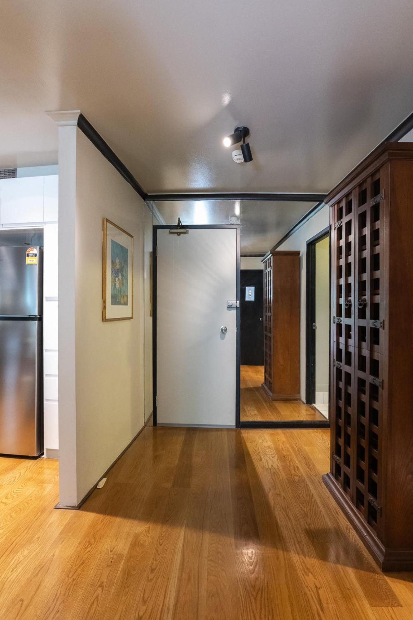 Stunning 1bed Surry Hills Balcony W Parking Apartment Sydney