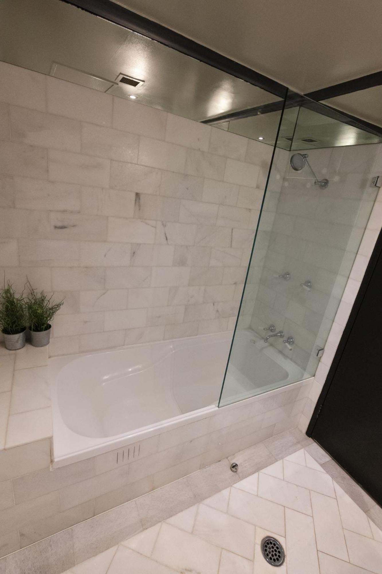 Stunning 1bed Surry Hills Balcony W Parking *