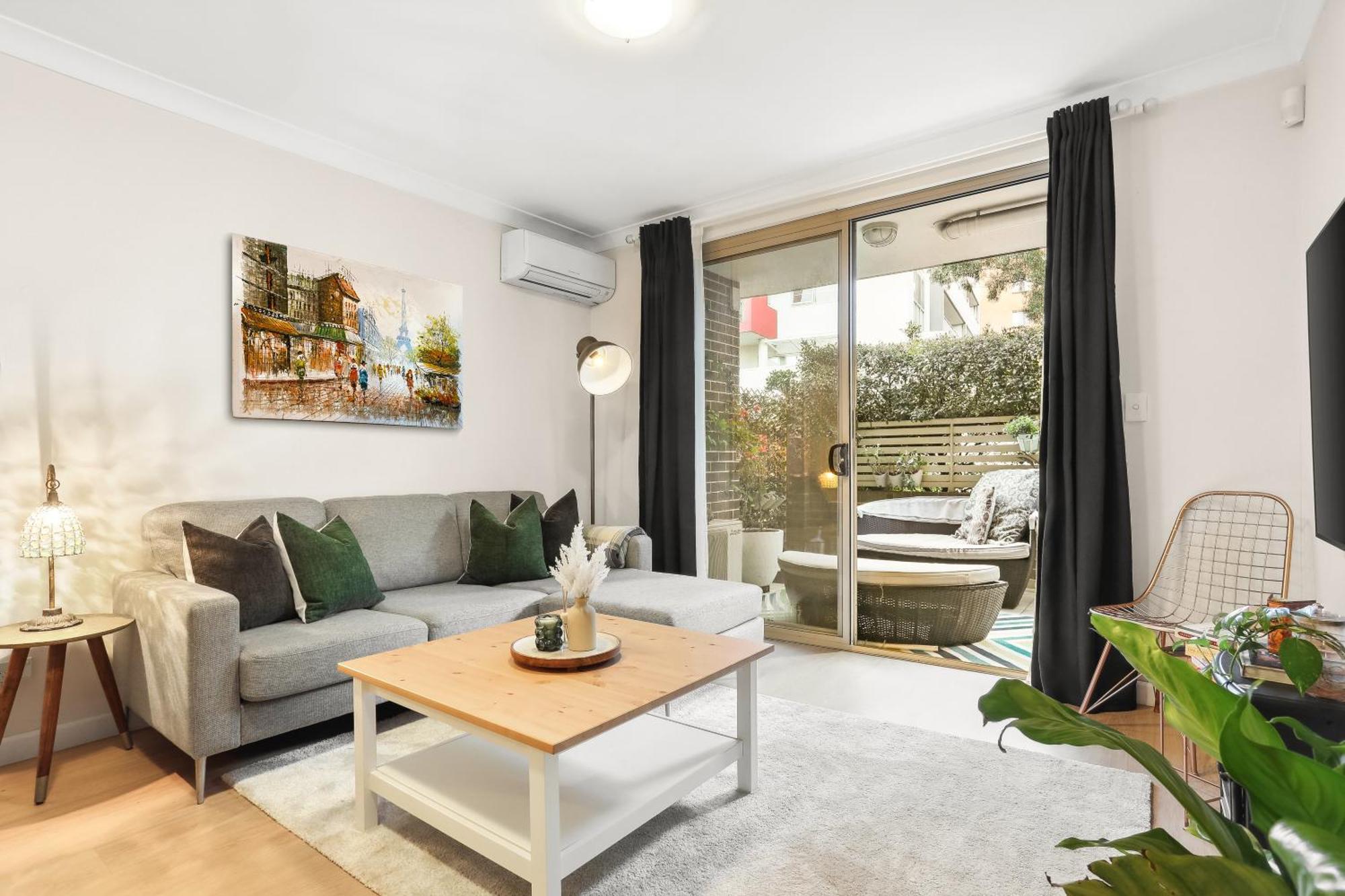 Apartment 8 Mins From Airport! 1br With Courtyard