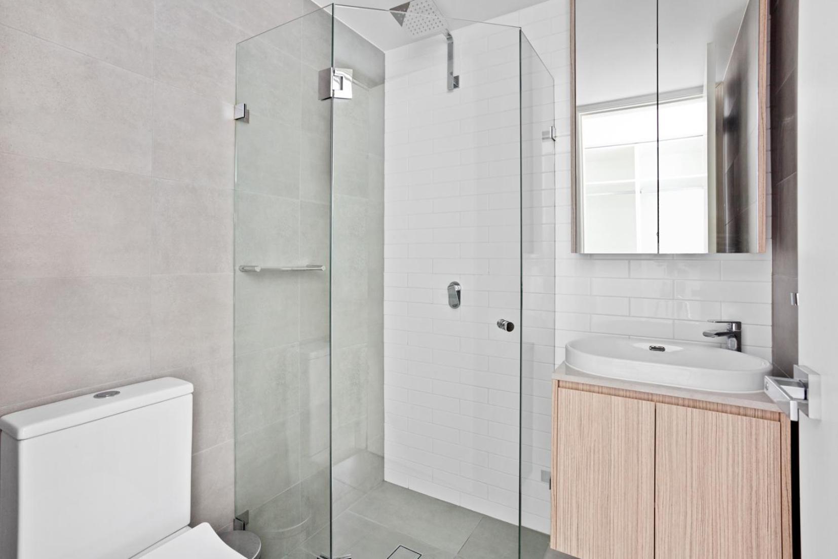 Inner West 1br & Balcony - Mins To Cbd Apartment *
