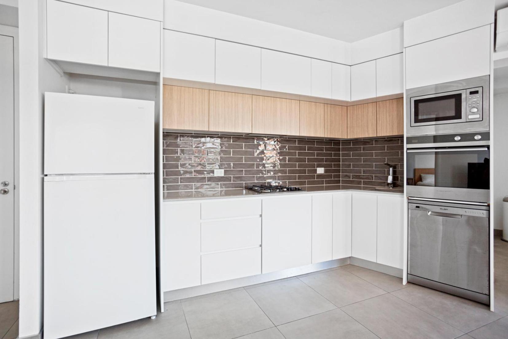 Inner West 1br & Balcony - Mins To Cbd Apartment