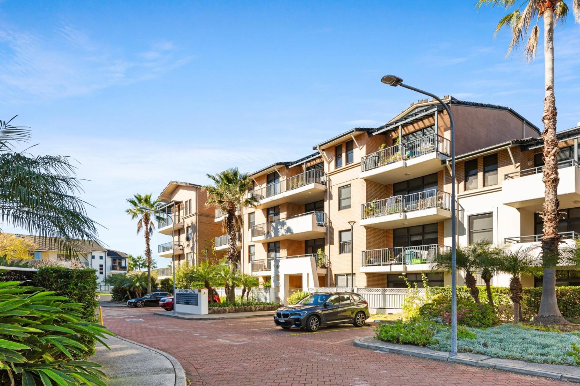 Modern 2-bed With Pools, Gym, Tennis Court & Sauna *
