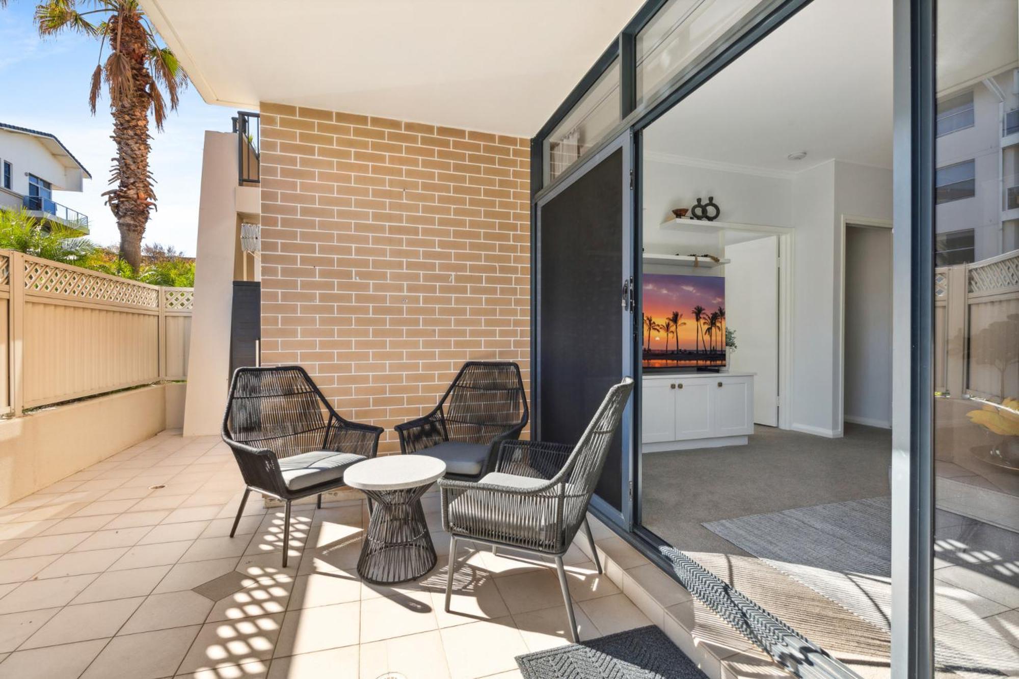 Apartment Modern 2-bed With Pools, Gym, Tennis Court & Sauna