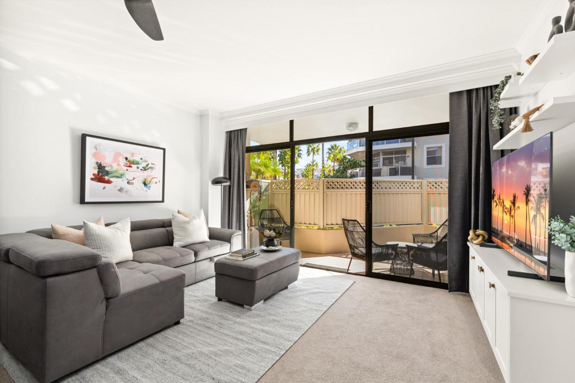 Apartment Modern 2-bed With Pools, Gym, Tennis Court & Sauna *