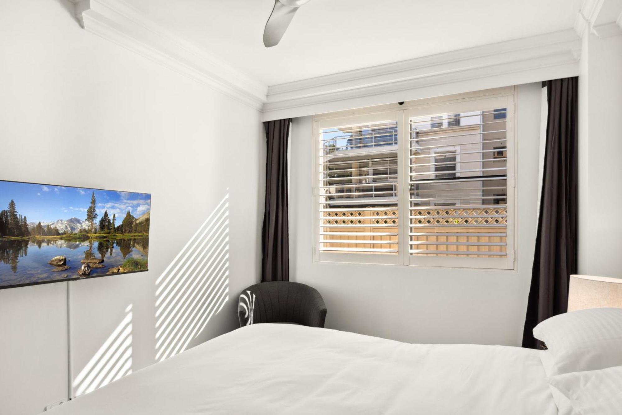 Apartment Modern 2-bed With Pools, Gym, Tennis Court & Sauna