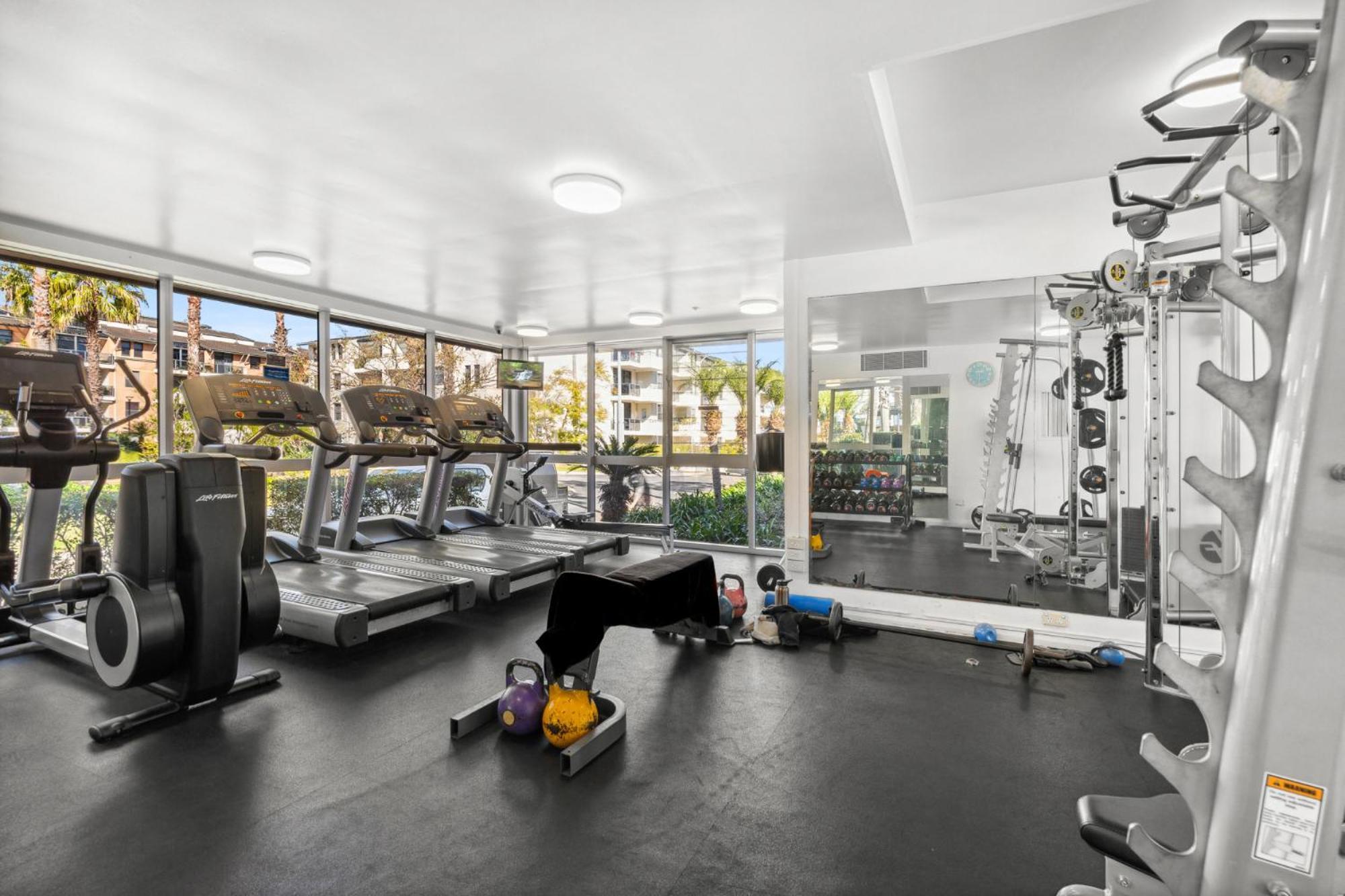 Modern 2-bed With Pools, Gym, Tennis Court & Sauna Apartment Sydney
