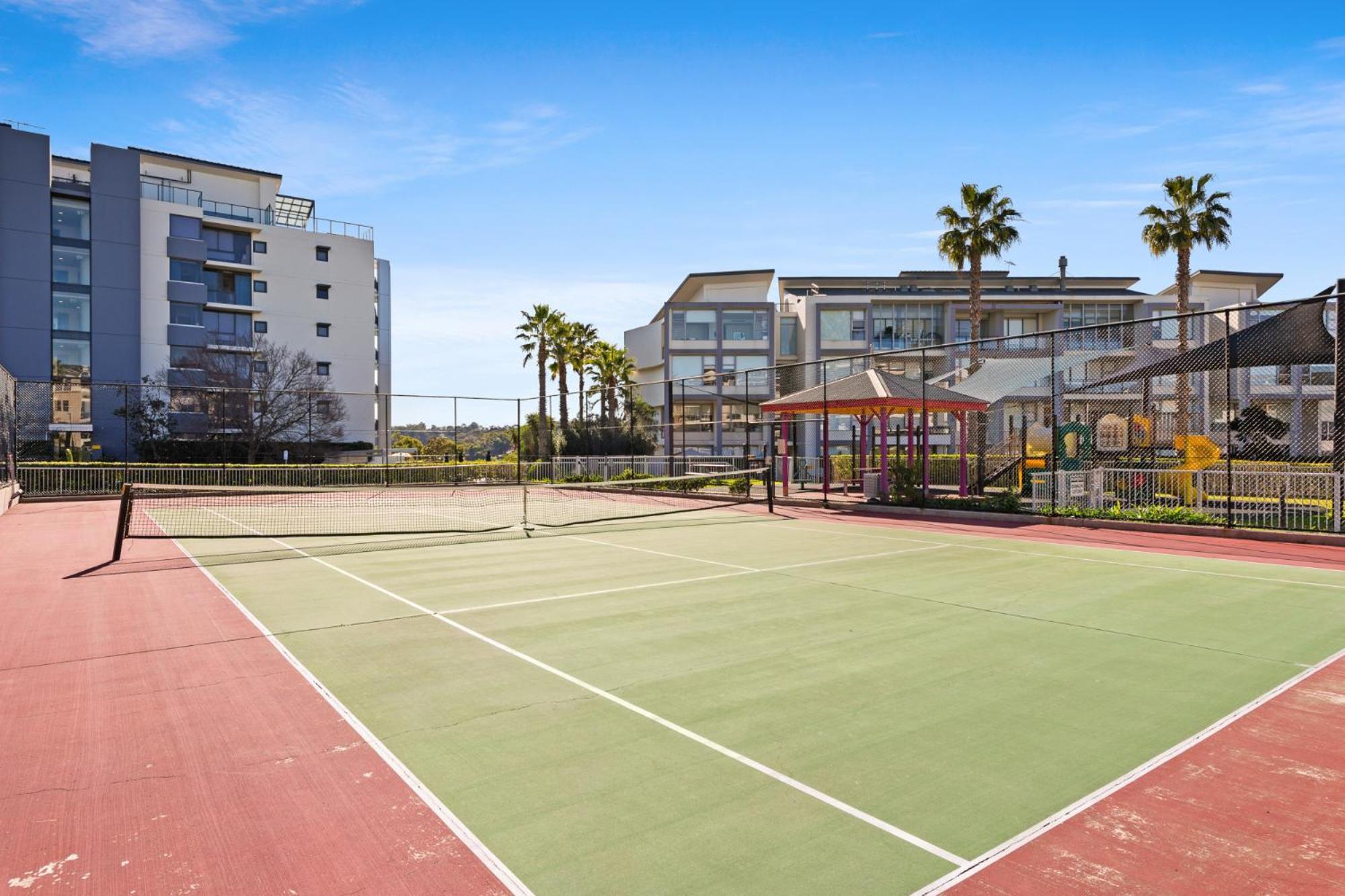 Modern 2-bed With Pools, Gym, Tennis Court & Sauna Apartment