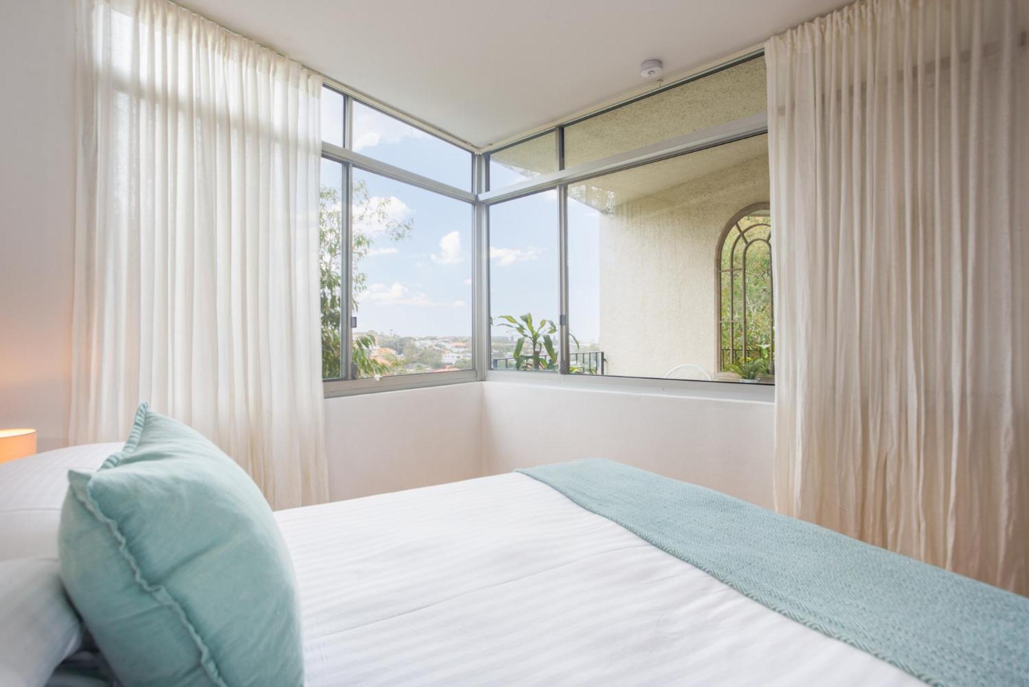 Bronte Coastal With Ocean View *