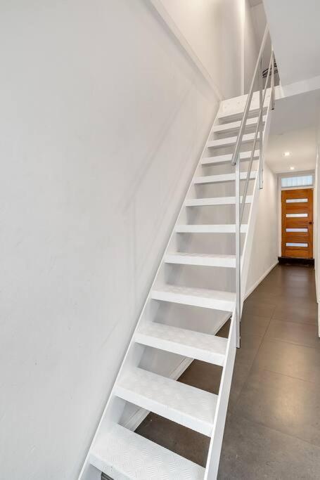 21p Unique Design 4 Bedroom Abnb Style Townhouse Near Darling Harbour 9 Min Walk Villa *