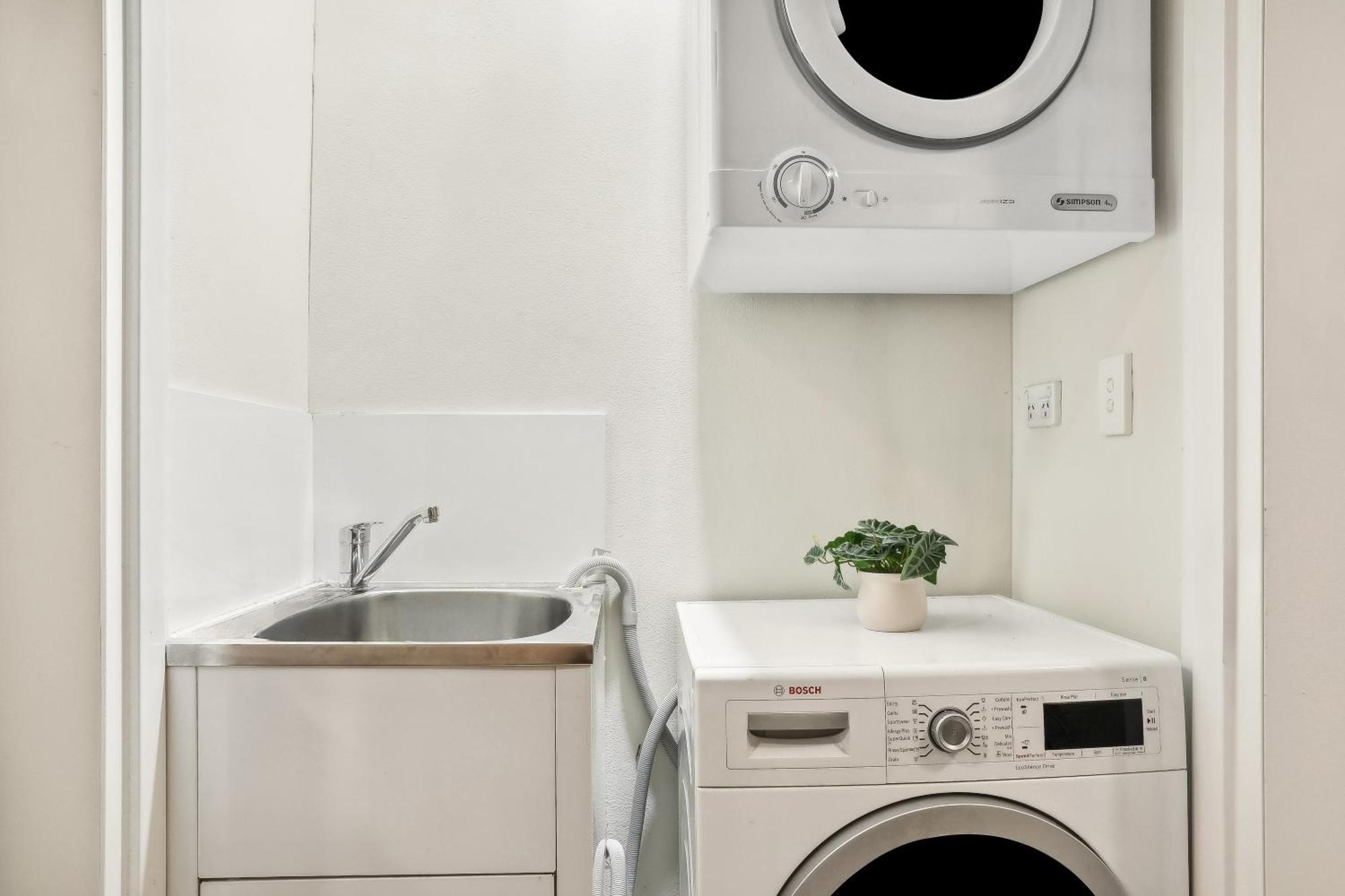8 Mins From Airport! 1br With Courtyard *