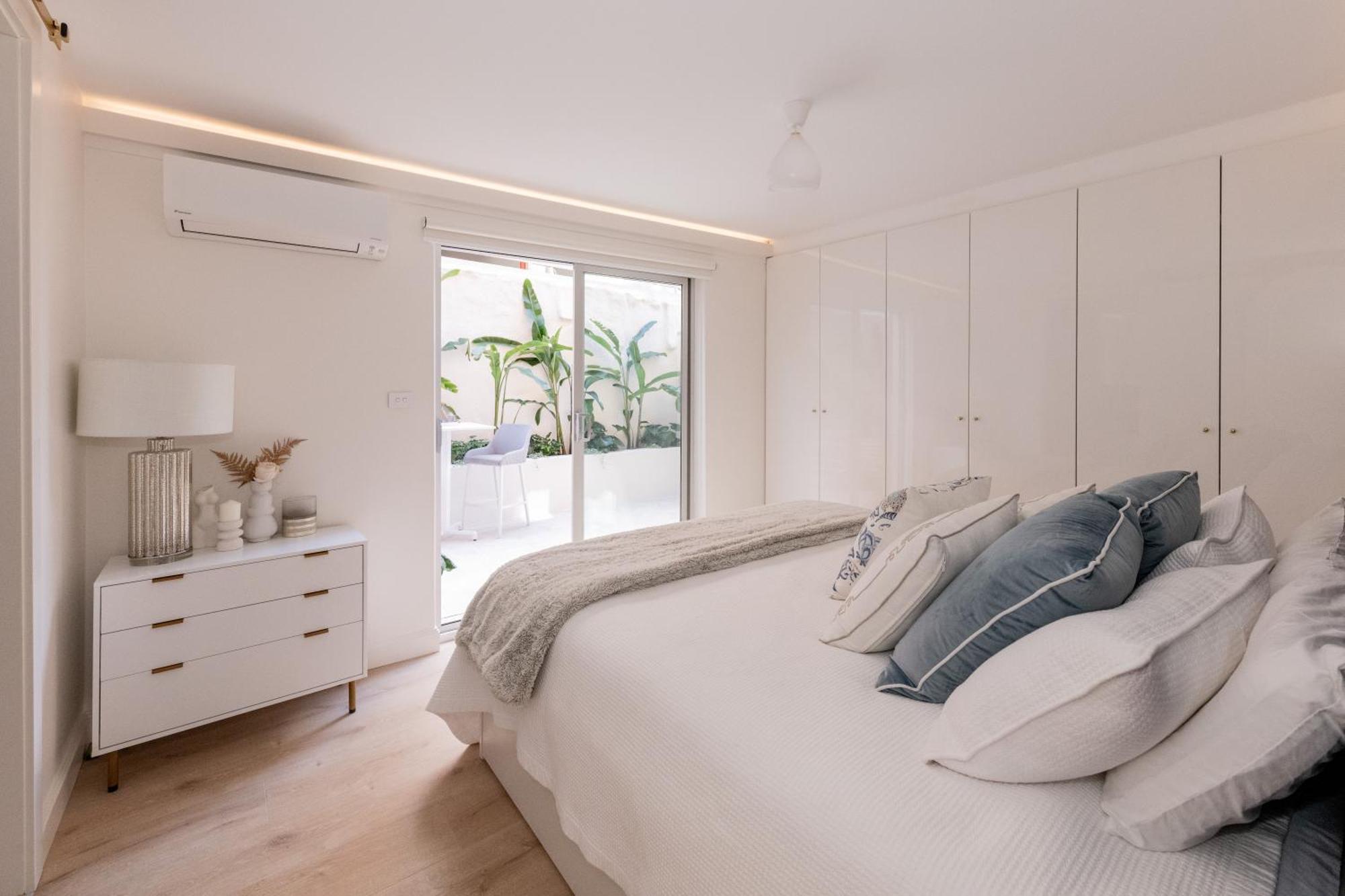 3 Bedroom Beachfront Manly Garden Apartment