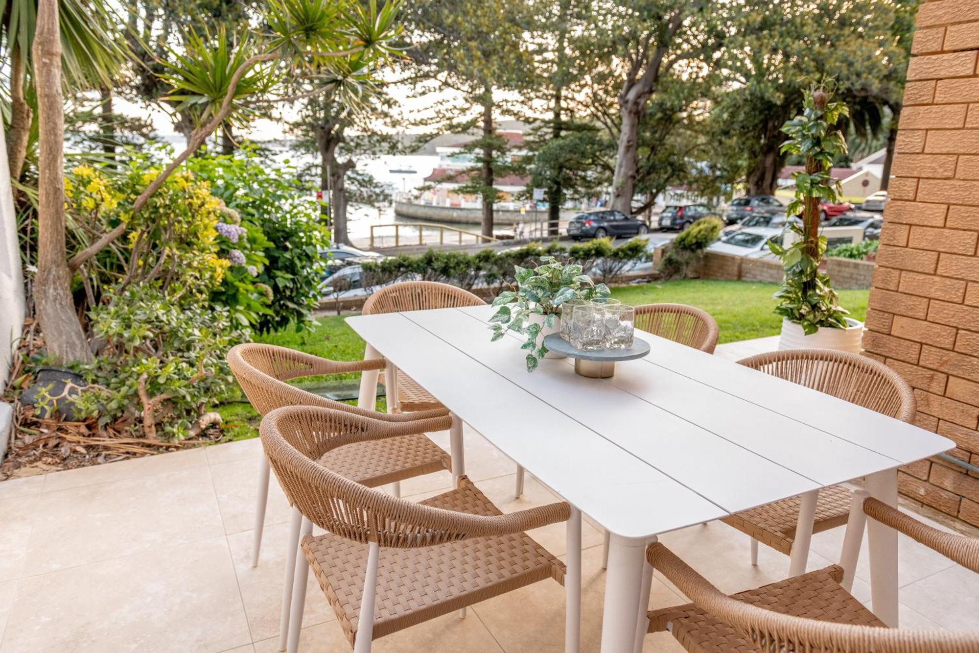 3 Bedroom Beachfront Manly Garden *