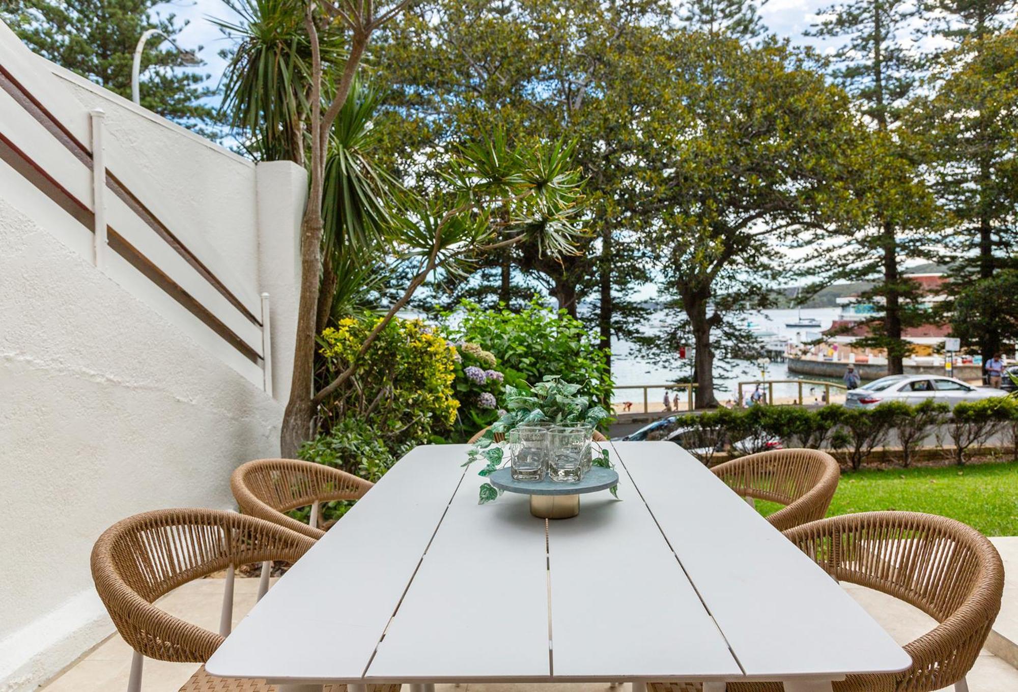 Apartment 3 Bedroom Beachfront Manly Garden
