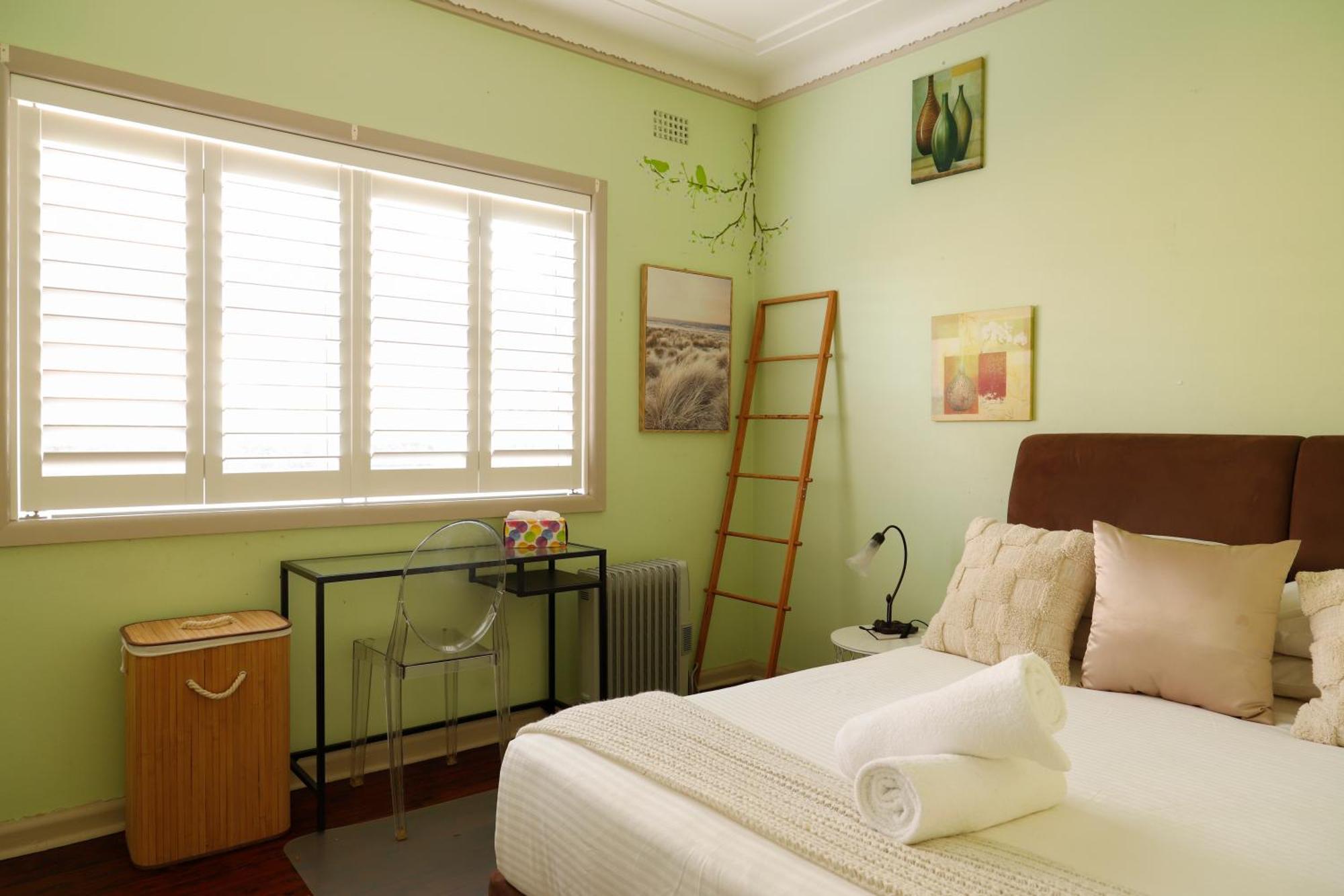 Holiday home Away From - 3 Bedroom House Sleeps 6 - Parking
