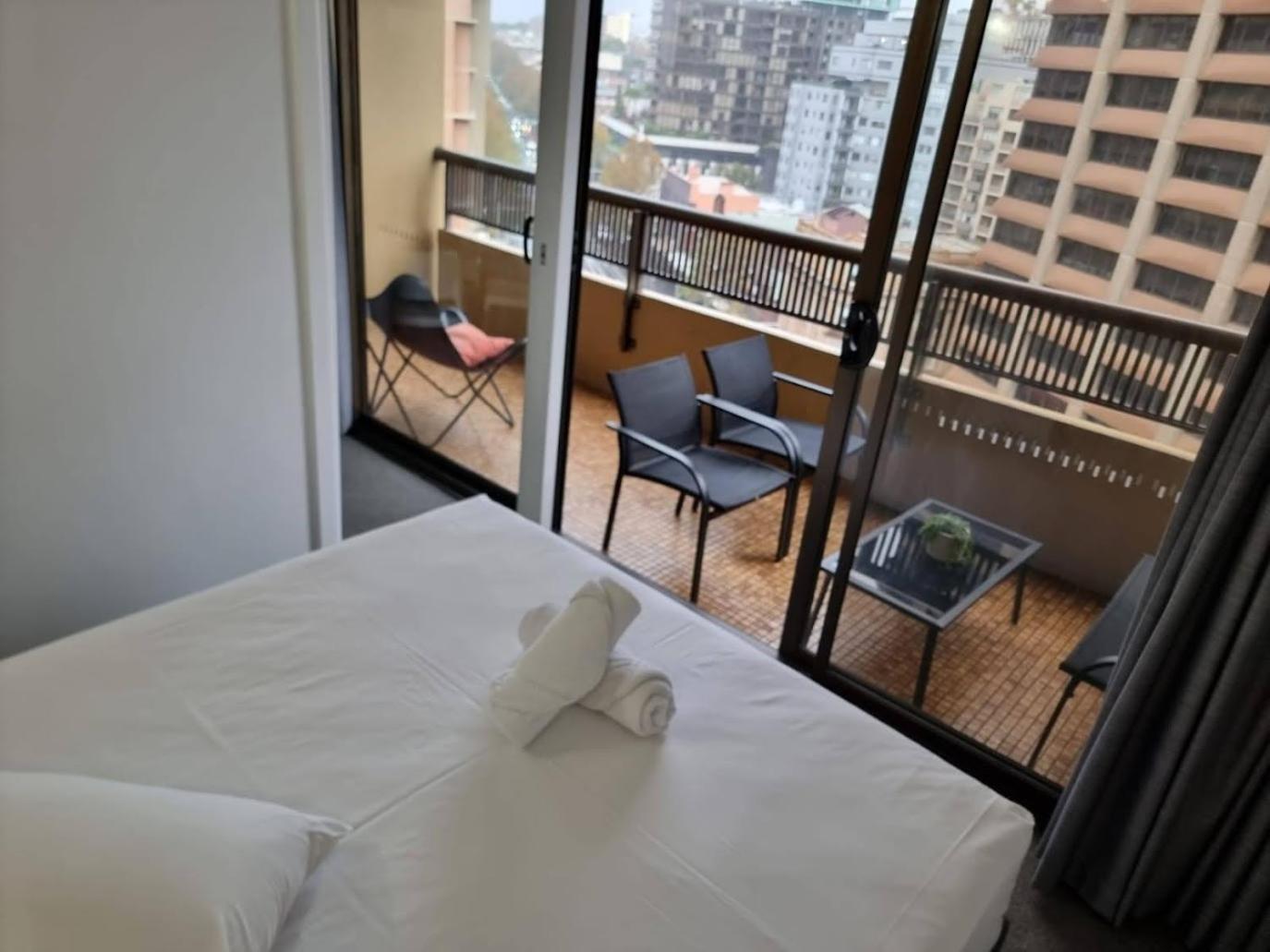 Centre 1 Bedroom With Balcony Aparthotel
