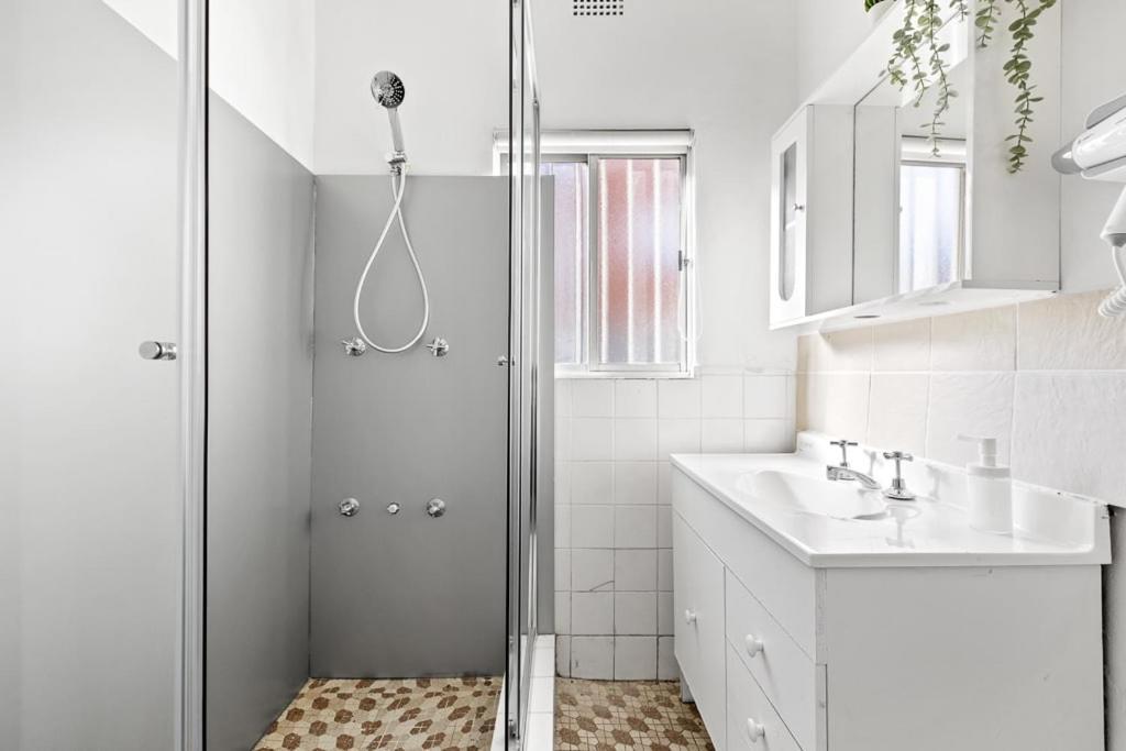 Rustic Private Double - Centrally Located - Shared Bathroom Guest house Sydney