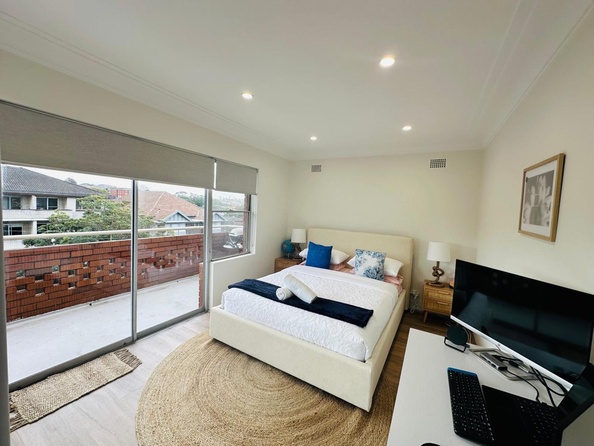 Homestay Coogee Sunrise Shared With Parking, Balcony & Work Desk *