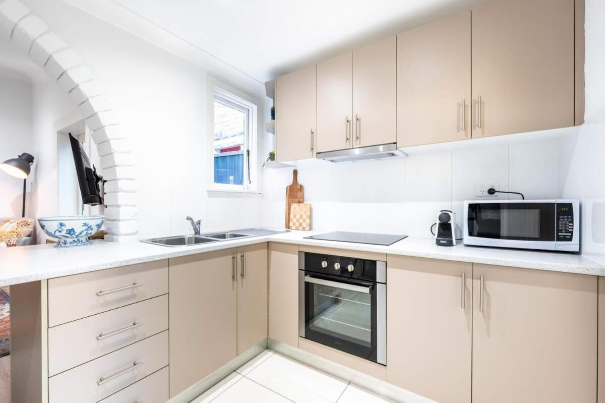 Contemporary 2-bed House In Trendy Enmore Holiday home