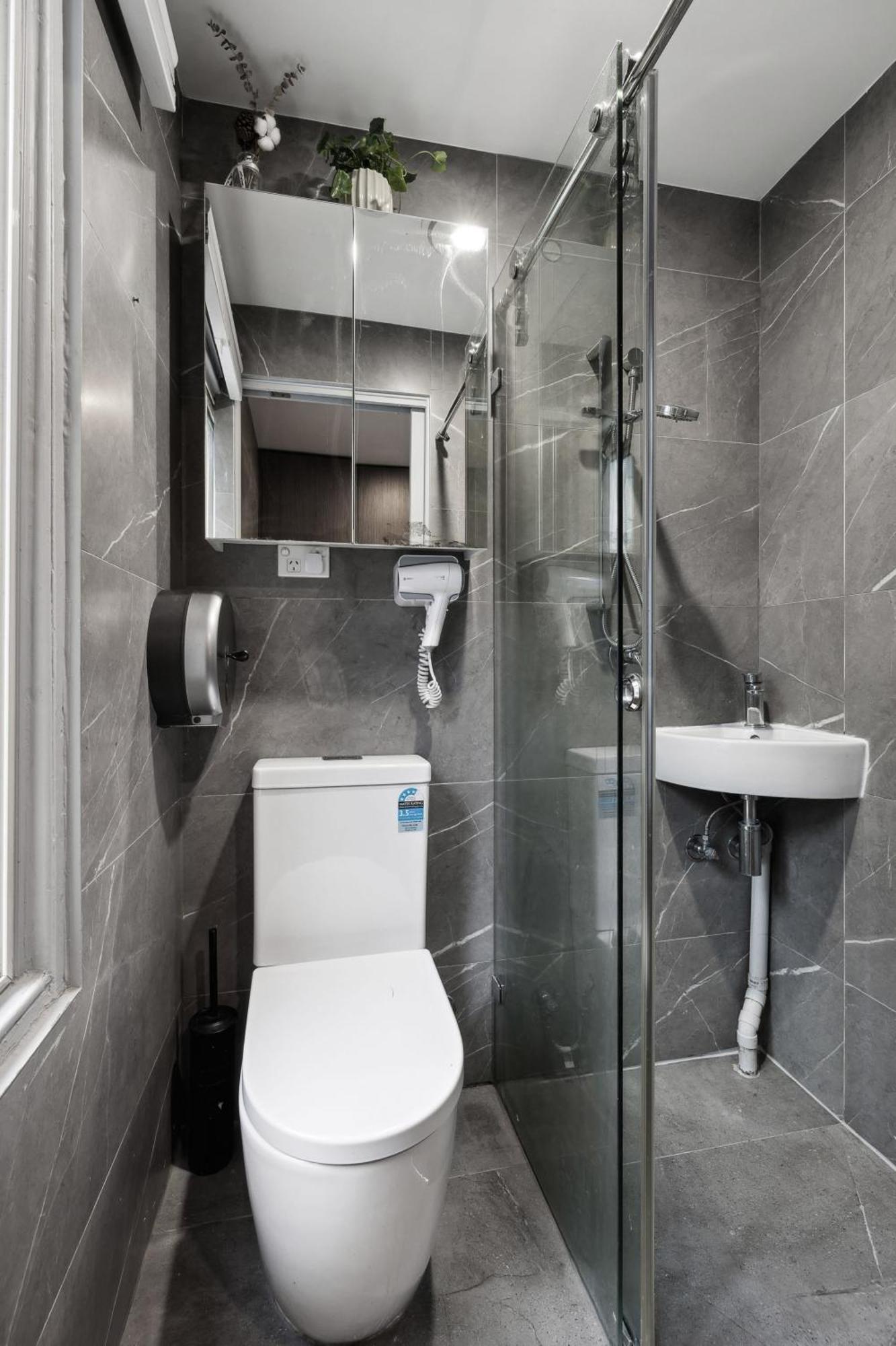 Guest house Cozy Double - Seconds To Station - Near Townhall Uts Usyd Darling Harbour Chinatown - Shared Bathroom *