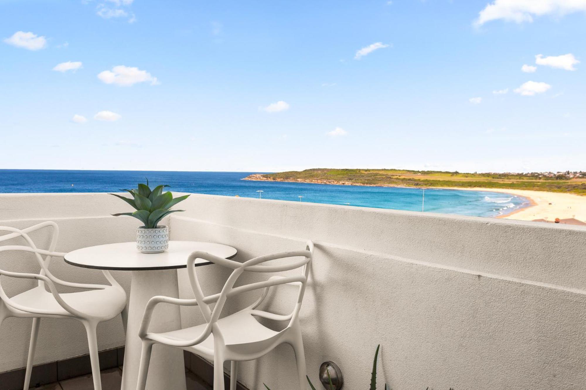 Pristine 2-bed With Expansive Views * Sydney
