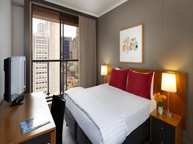 Aparthotel Adina Town Hall 4*