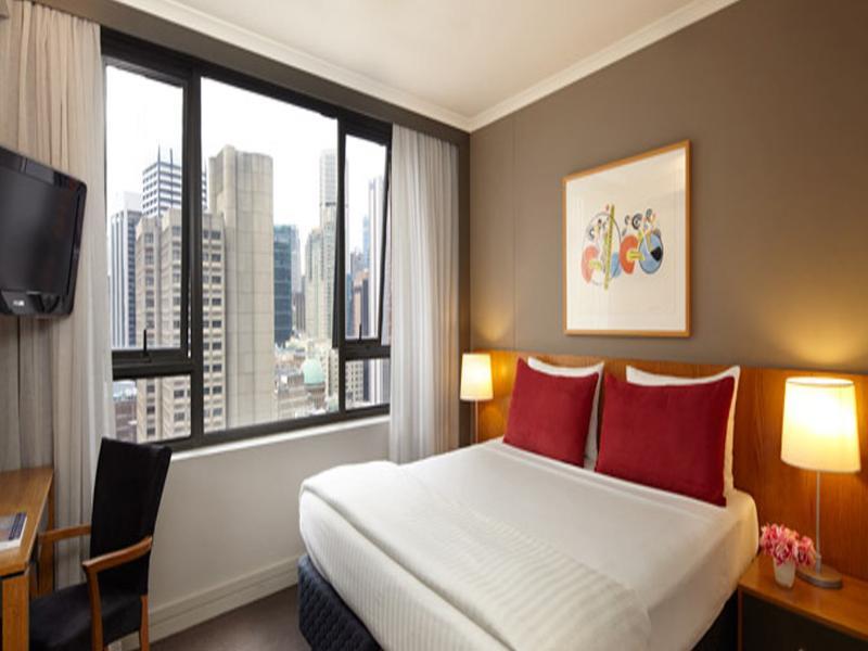 Adina Town Hall Aparthotel 4*