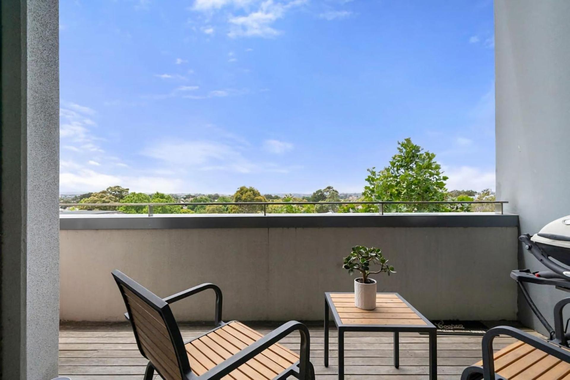 Urban Oasis Balcony Views And Bbq Apartment Sydney