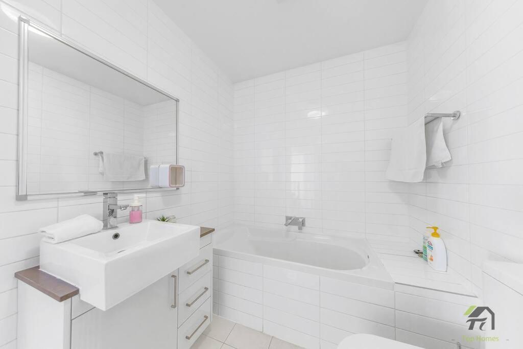 Convenient In Parramatta Apartment *