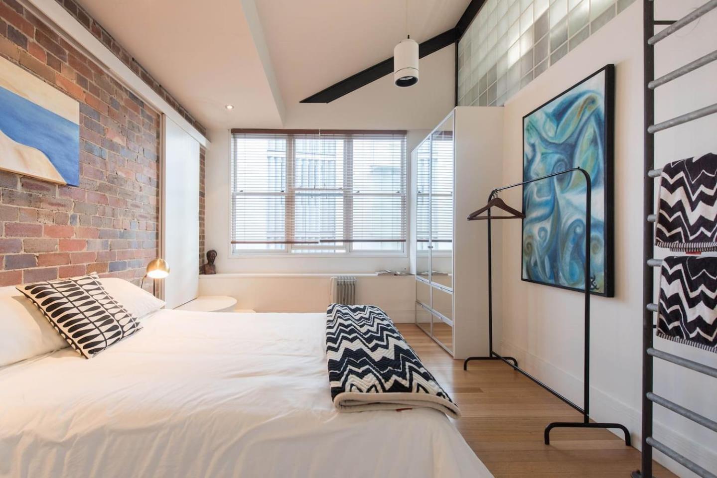 Sunny Loft Lookout With Iconic Views Apartment *