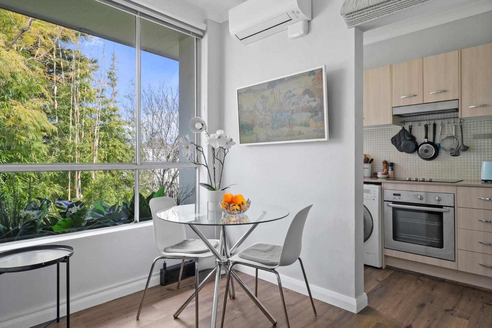 Apartment Stylish In Trendy Redfern *