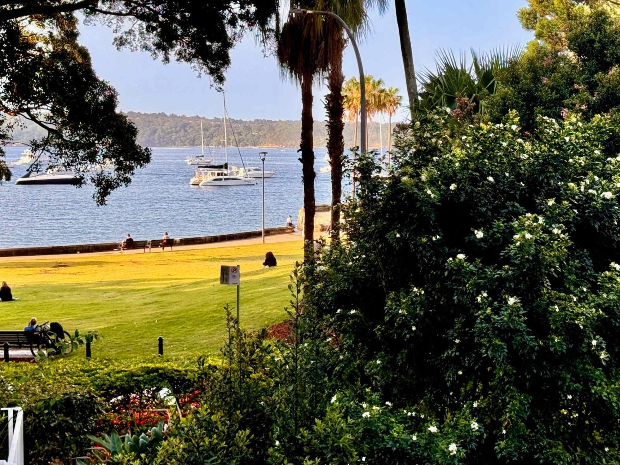 Harborside Walk To Shops Eateries Apartment Sydney