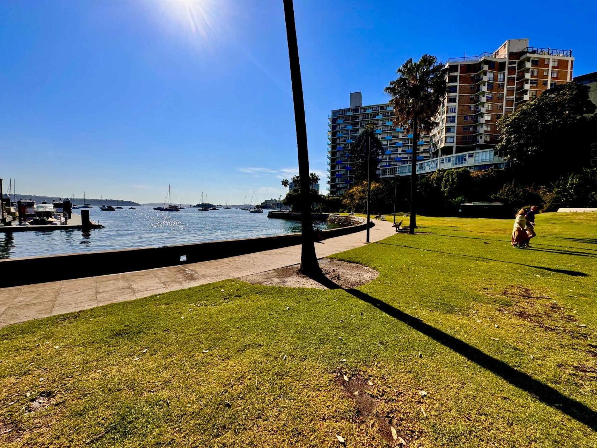 Harborside Walk To Shops Eateries Sydney