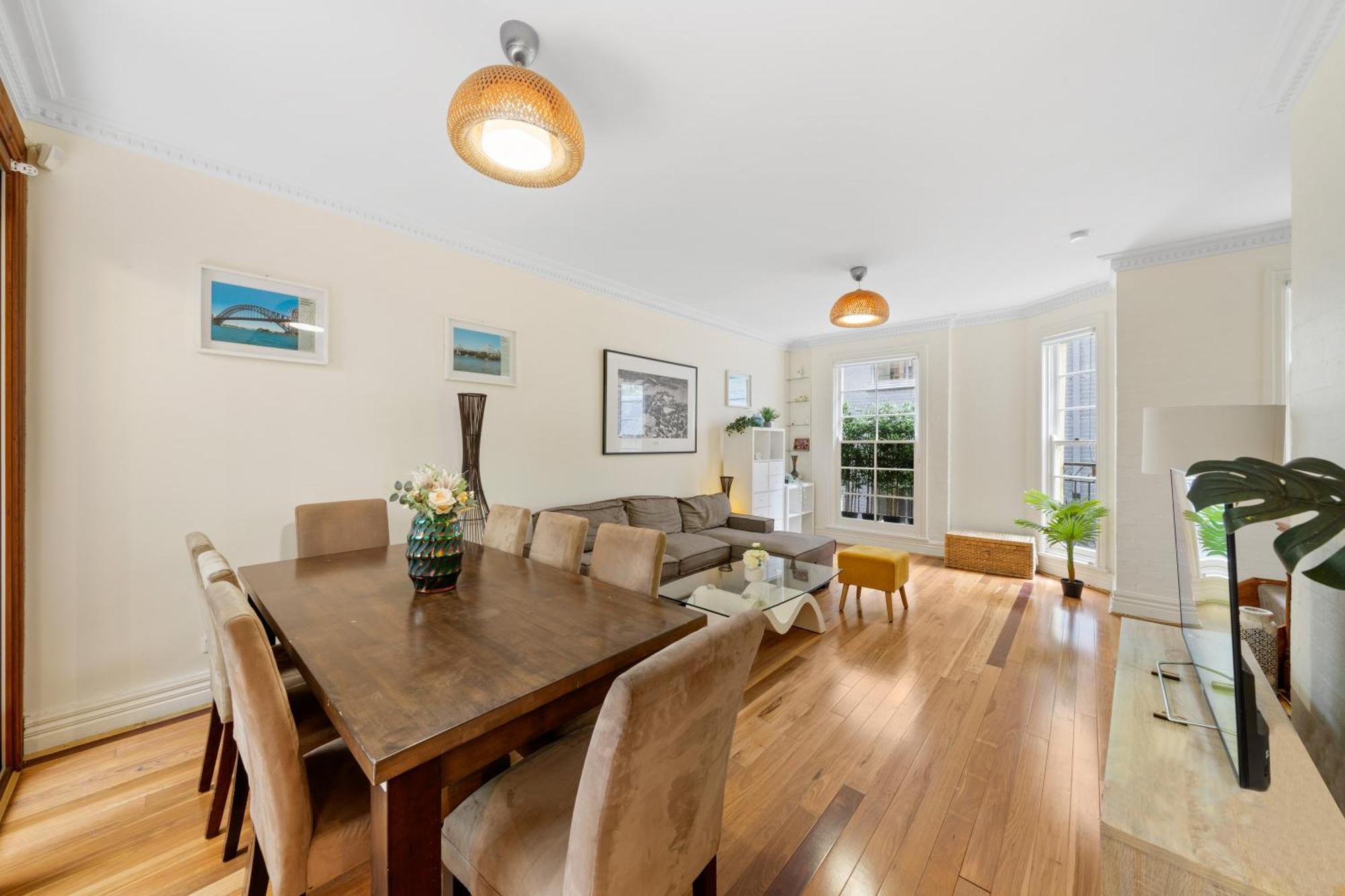 Holiday home Ideally Located 3 Bedroom With Parking & & Darling Harbour-10 Mins Walk *