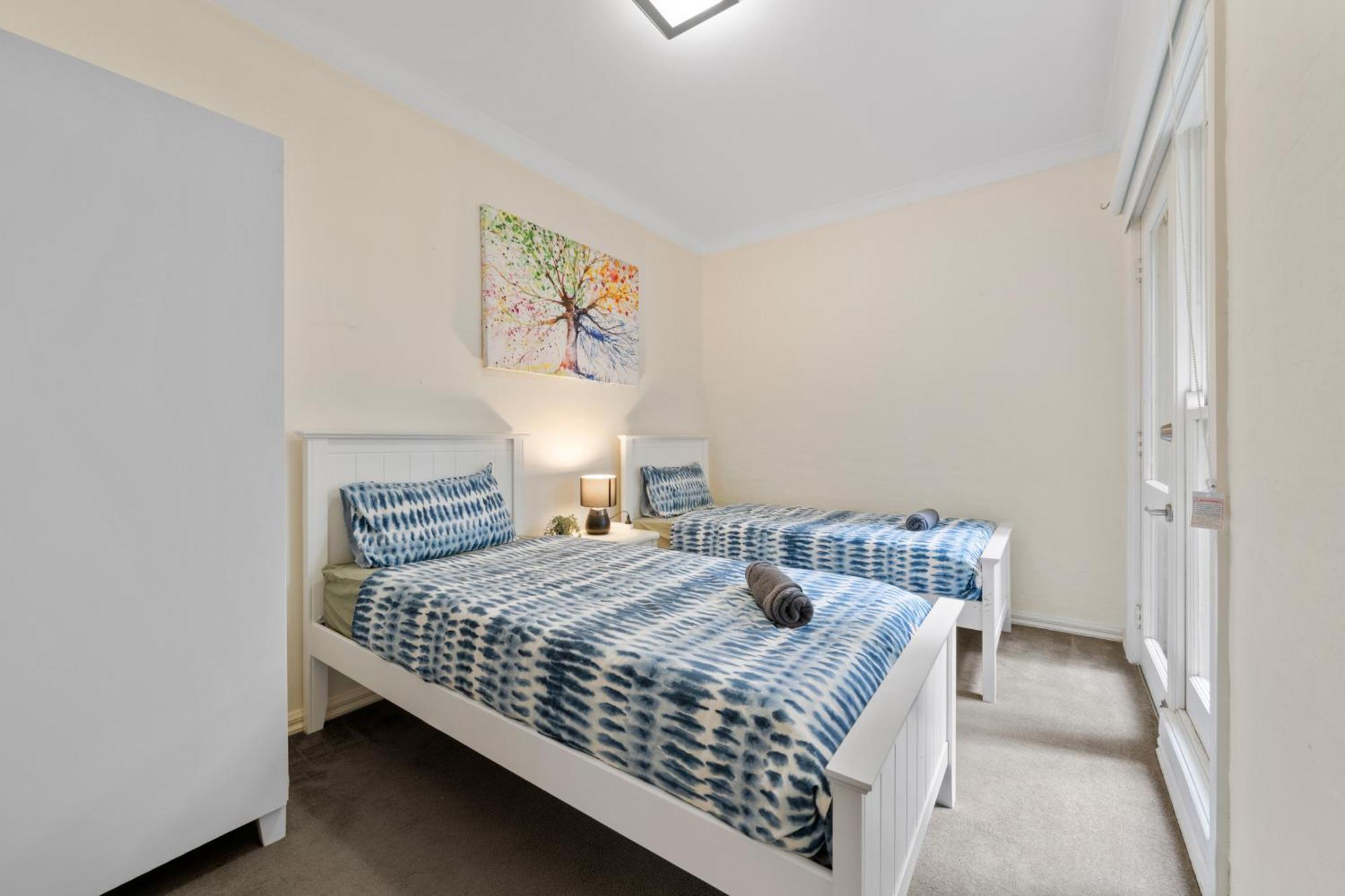 Ideally Located 3 Bedroom With Parking & & Darling Harbour-10 Mins Walk Holiday home Sydney
