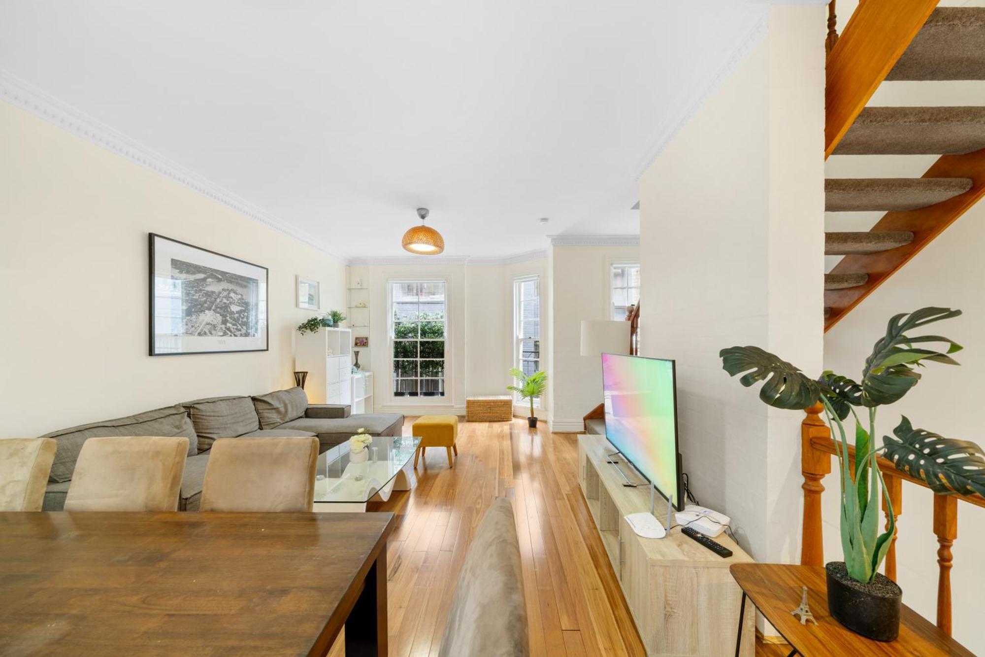 Ideally Located 3 Bedroom With Parking & & Darling Harbour-10 Mins Walk Holiday home Sydney