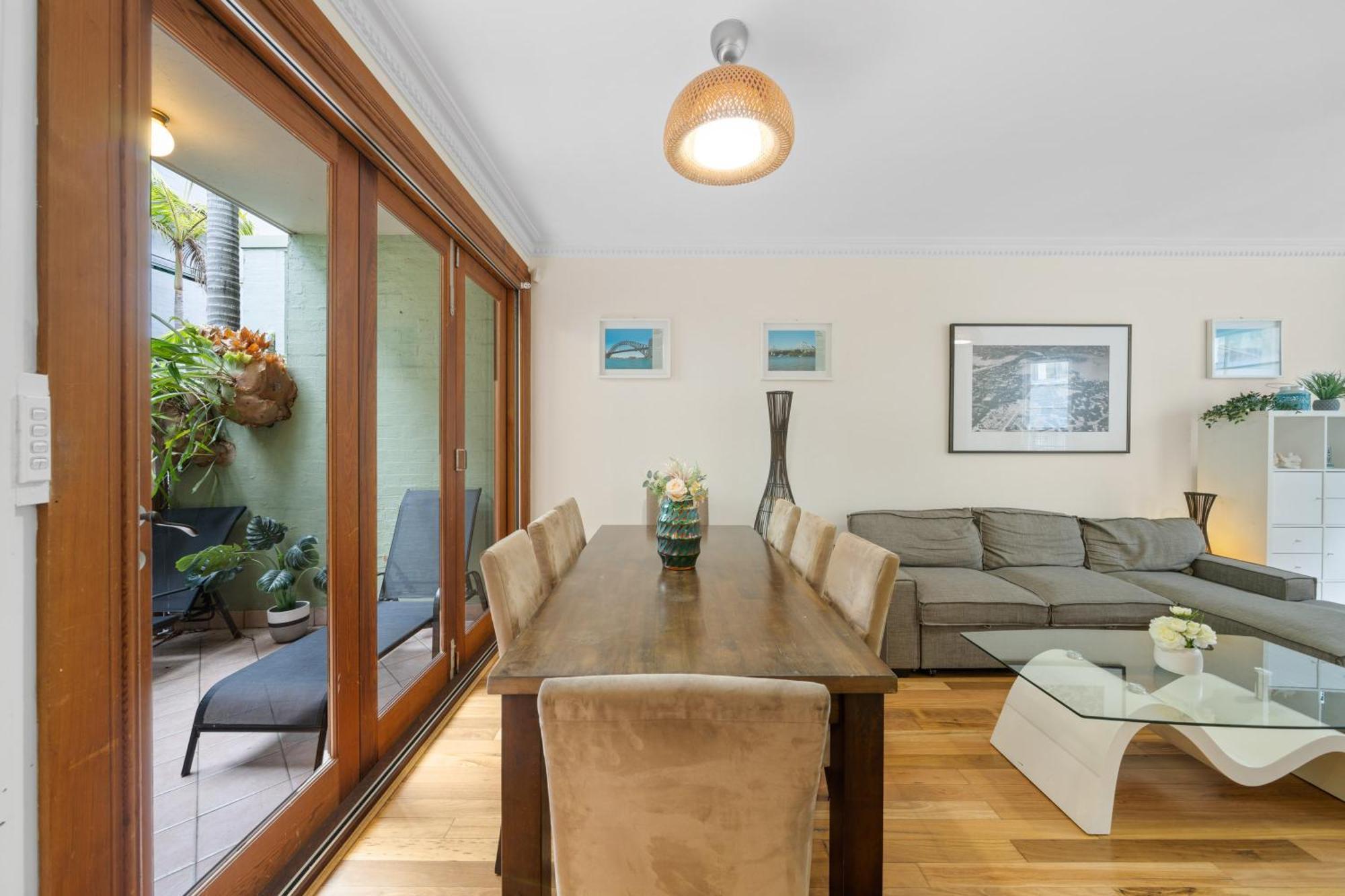 Holiday home Ideally Located 3 Bedroom With Parking & & Darling Harbour-10 Mins Walk *