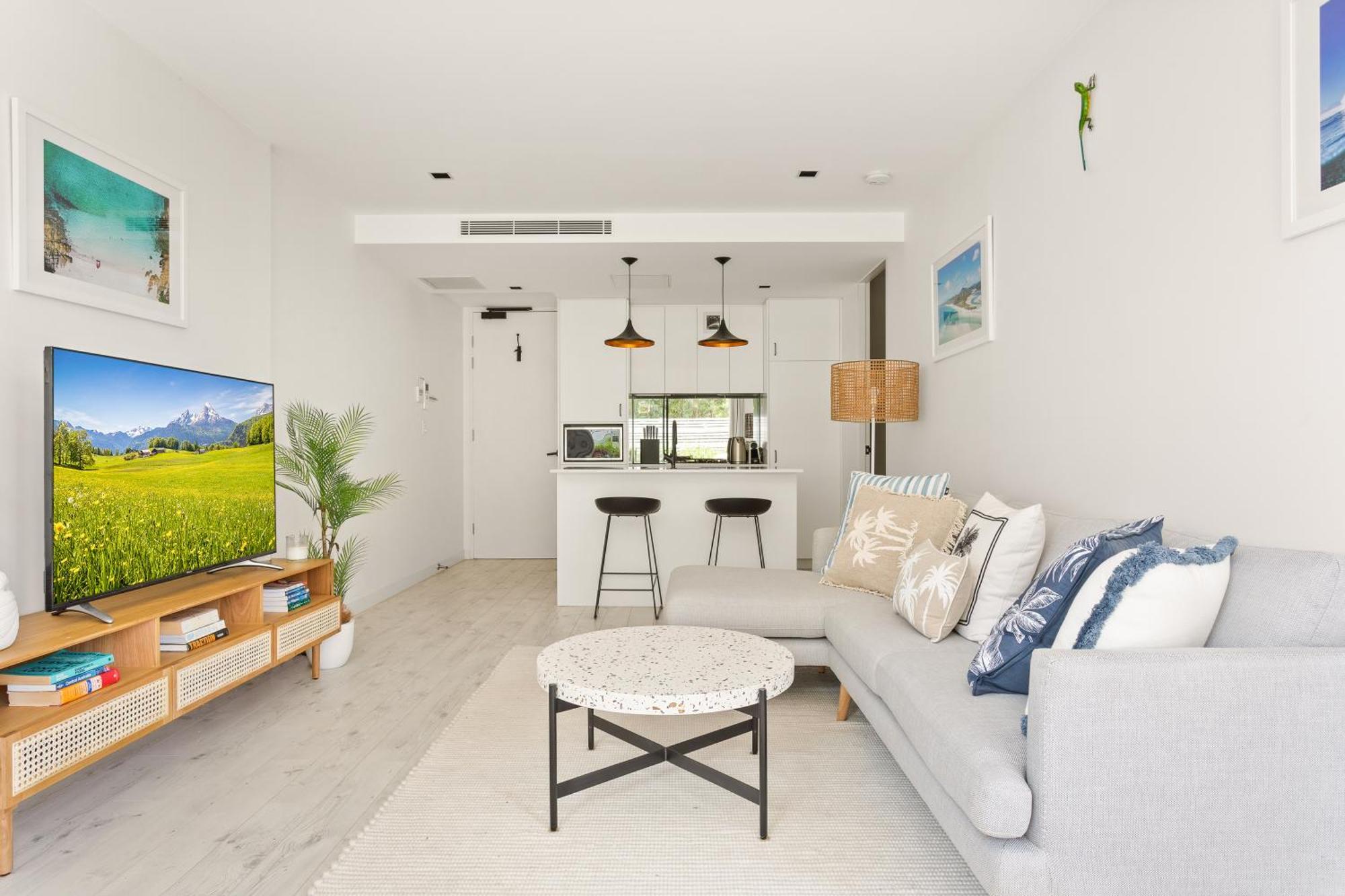 Apartment Sleek 2-bed Metres To *